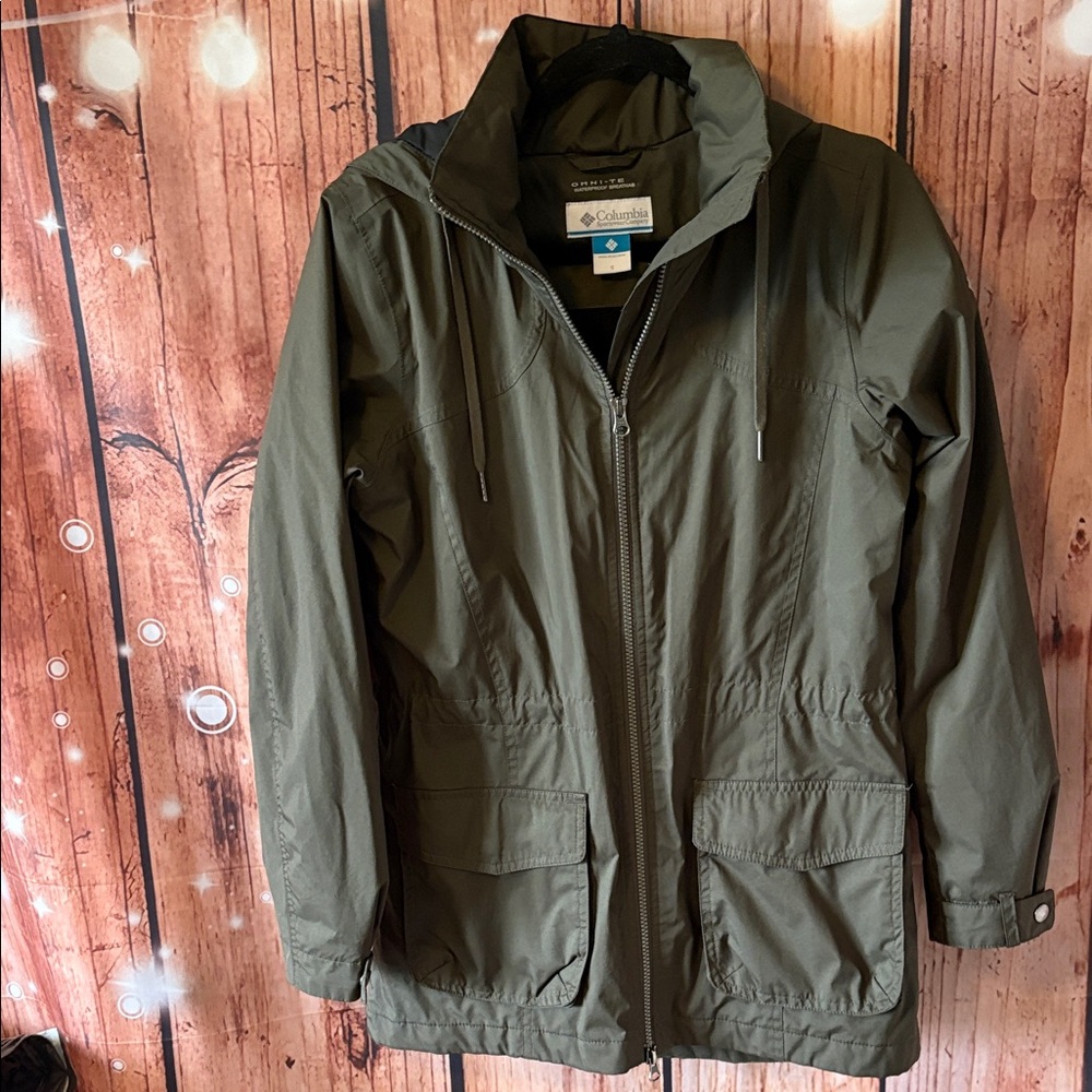 Columbia Women’s Jacket size small, khaki olive green Omni tech